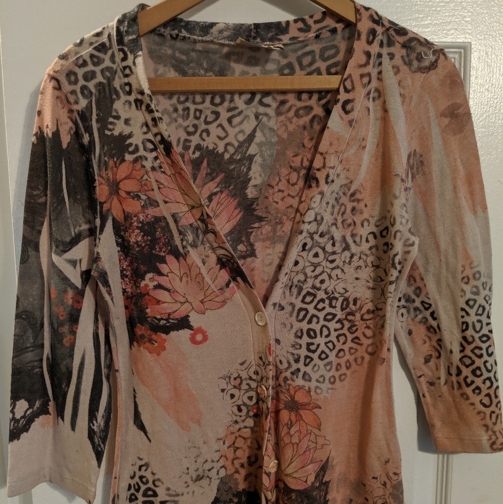Suki Jones Buttoned Floral